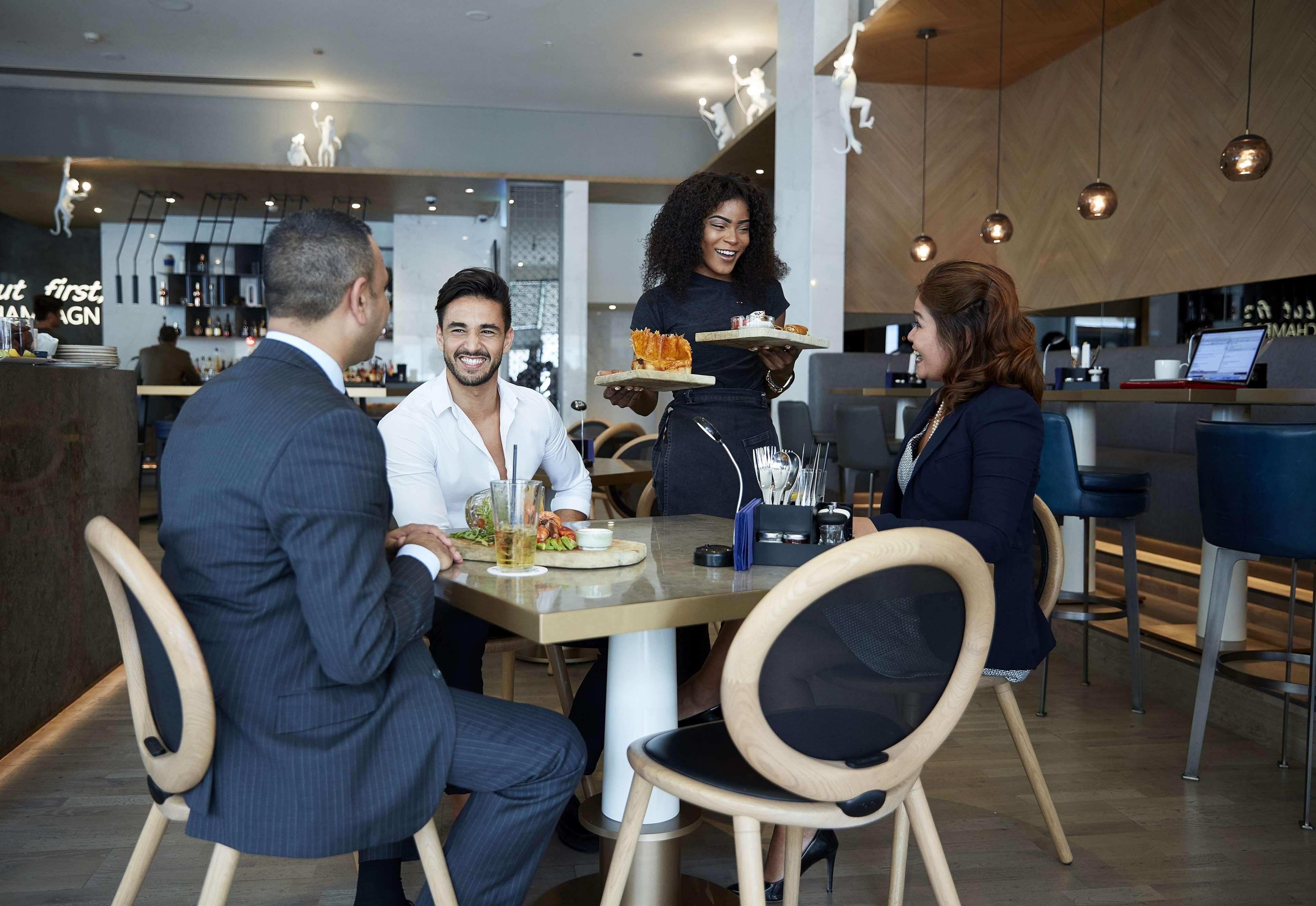 Media One Hotel Dubai Bagian luar foto
