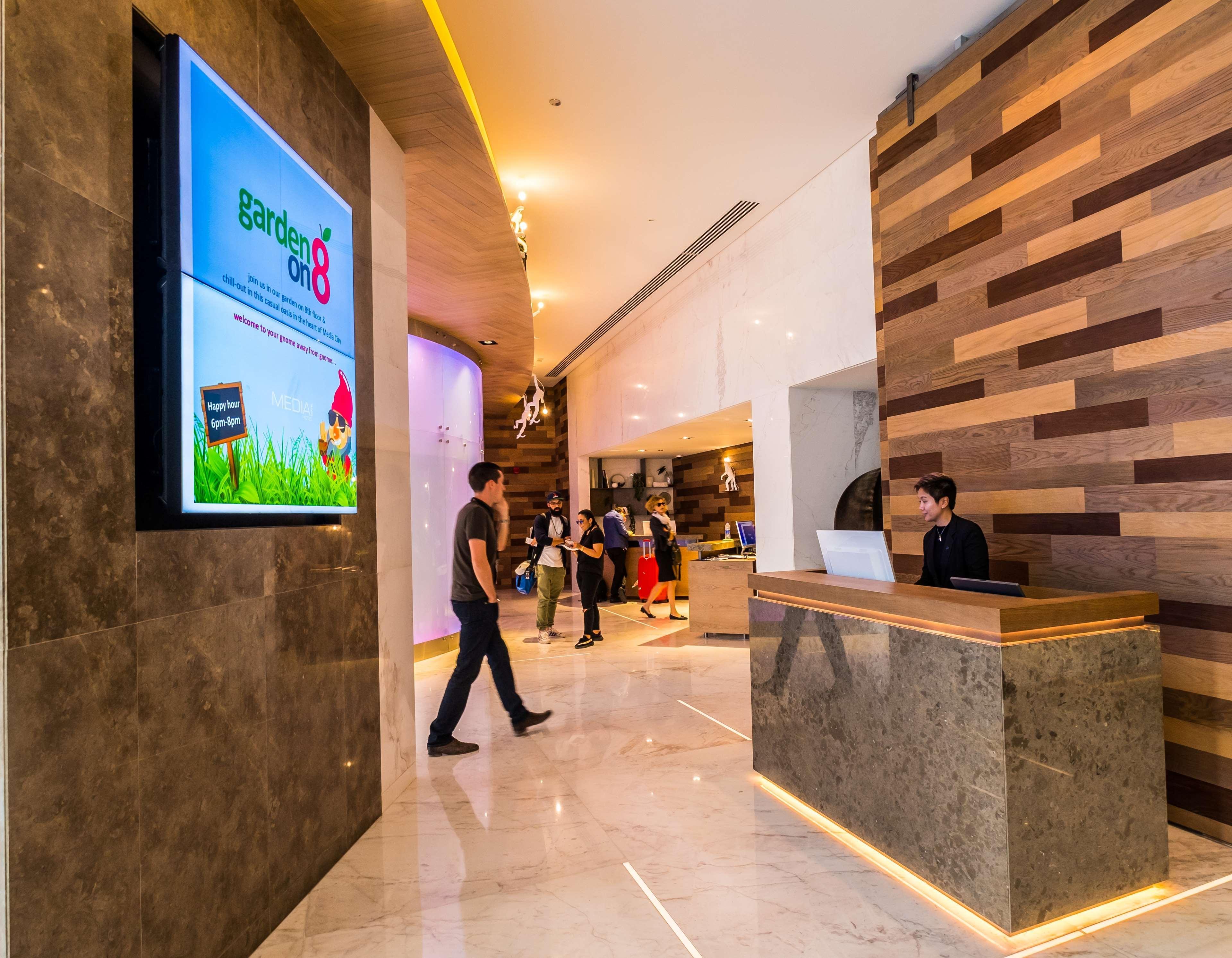 Media One Hotel Dubai Bagian luar foto