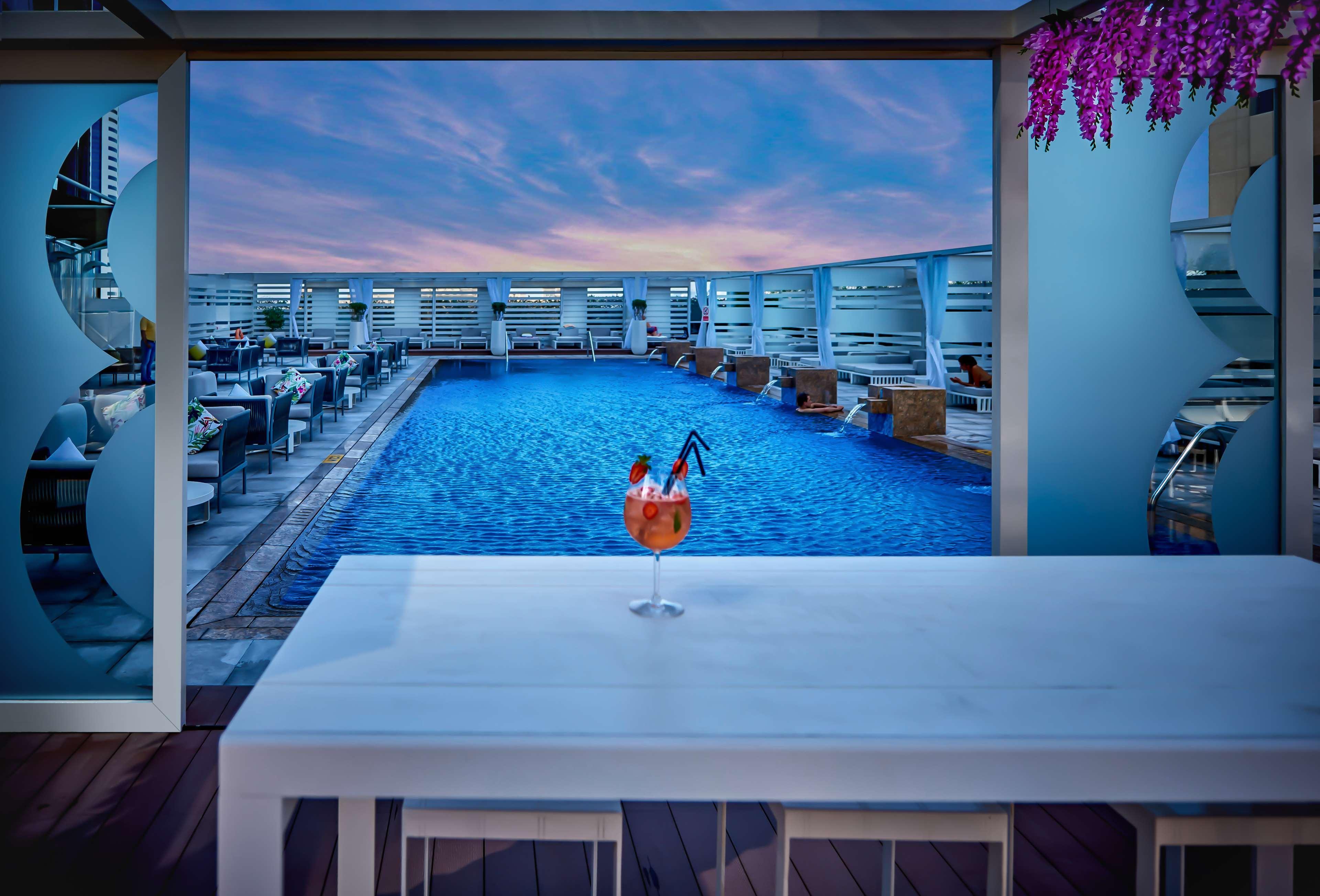 Media One Hotel Dubai Bagian luar foto