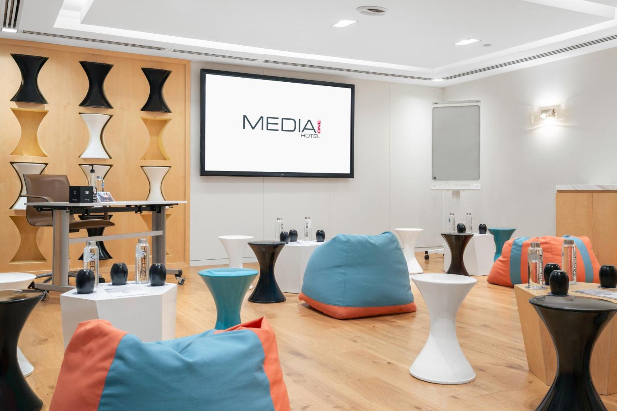 Media One Hotel Dubai Bagian luar foto