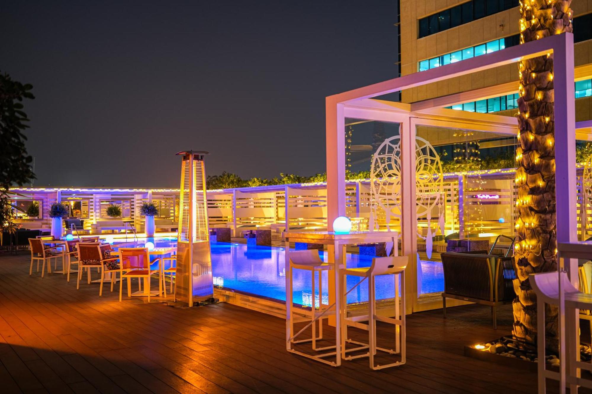Media One Hotel Dubai Bagian luar foto